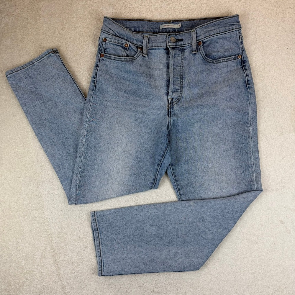 Levis Wedgie Straight High Rise Jeans Light Wash Blue Size 31 Distressed